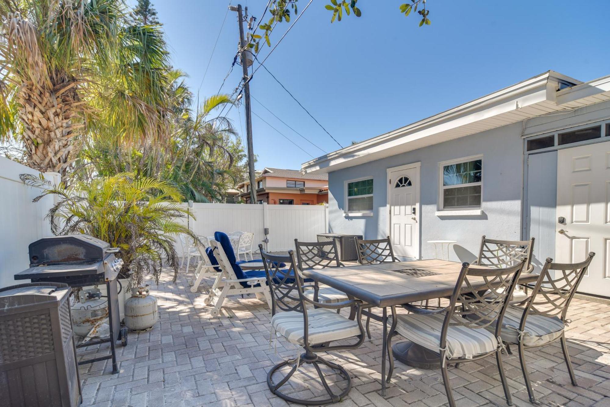 Florida Unit Steps From Indian Rocks Access! Apartment *