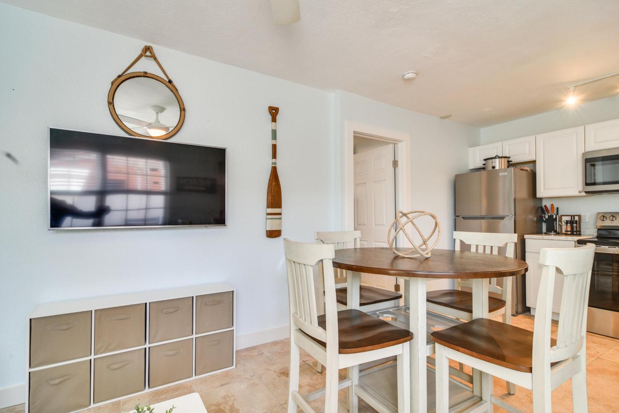 With Easy Access To Indian Rocks Beach! Apartment Clearwater Beach