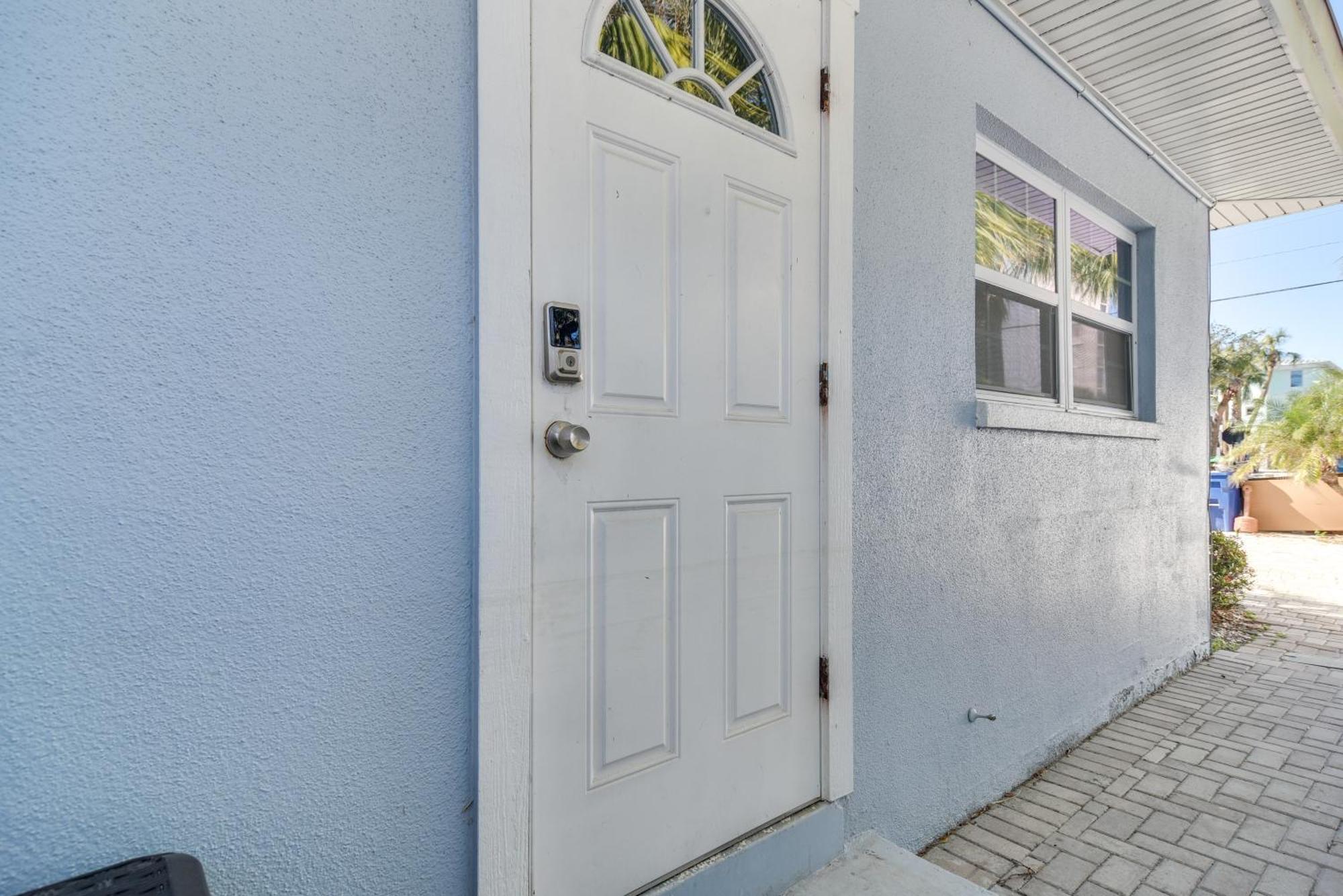 With Easy Access To Indian Rocks Beach! Apartment *