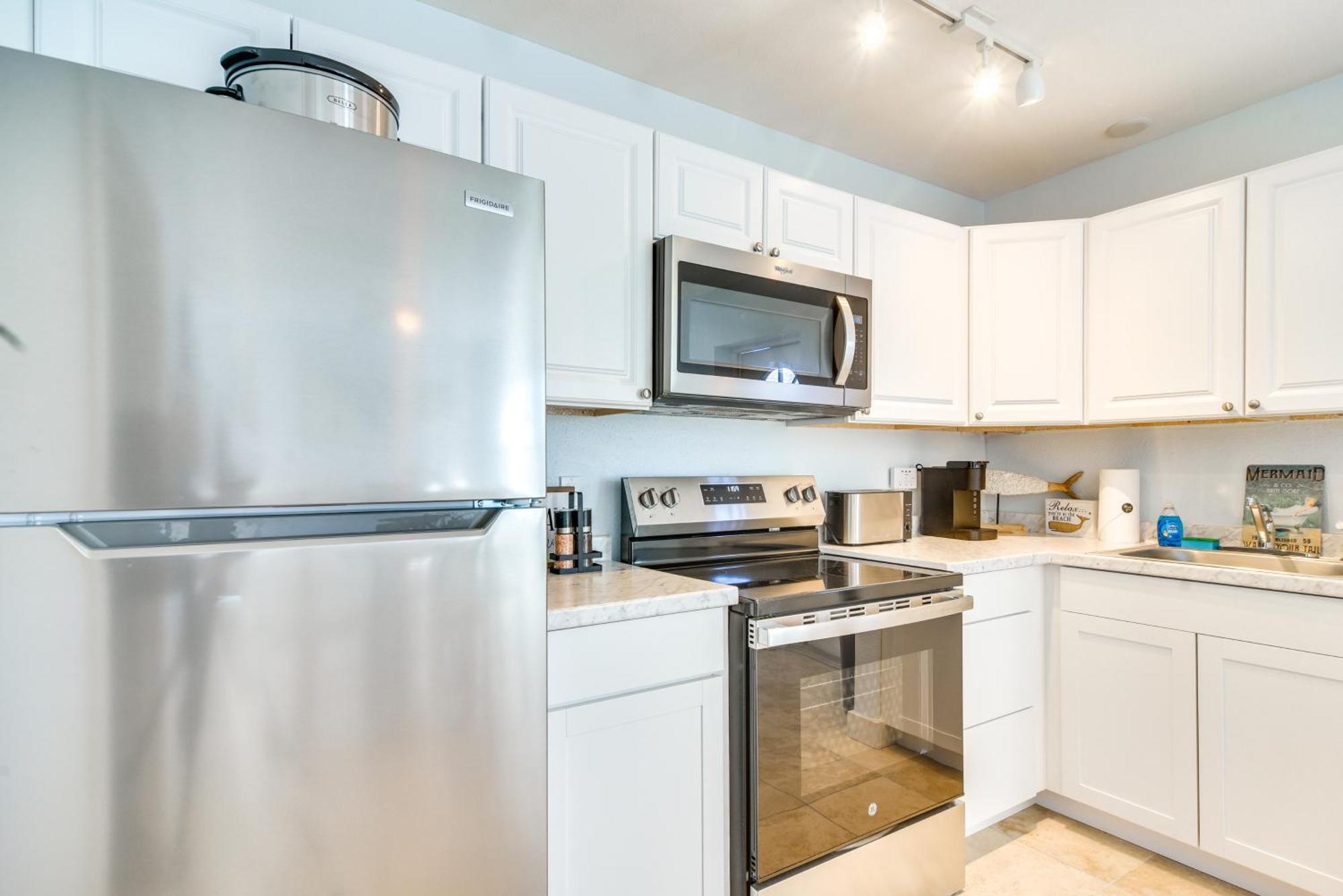 Apartment With Easy Access To Indian Rocks Beach!