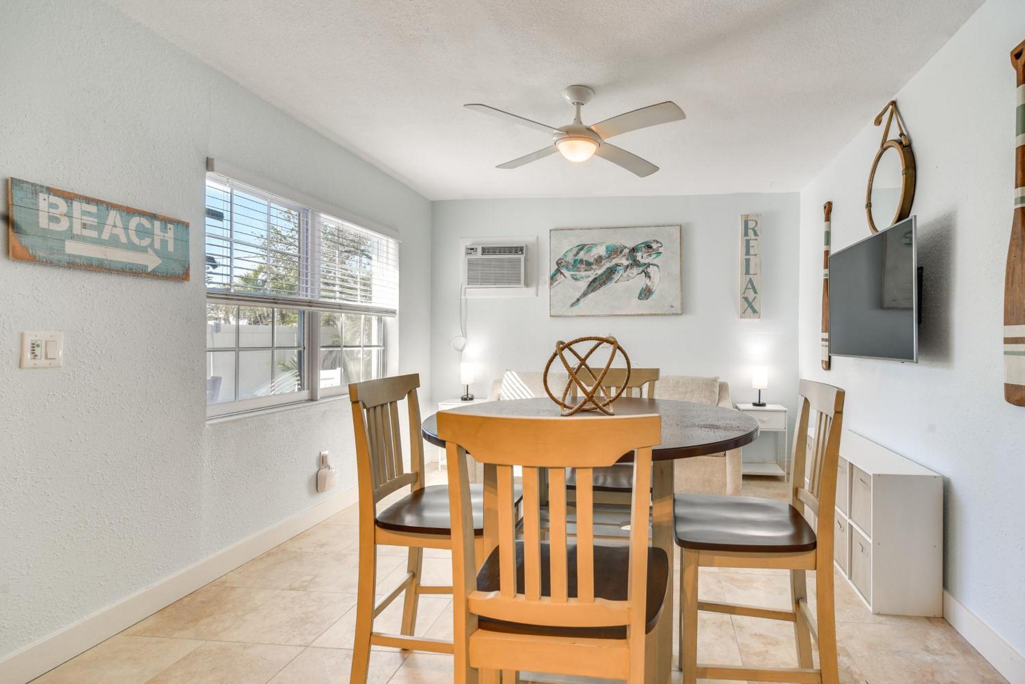 With Easy Access To Indian Rocks Beach! Apartment *