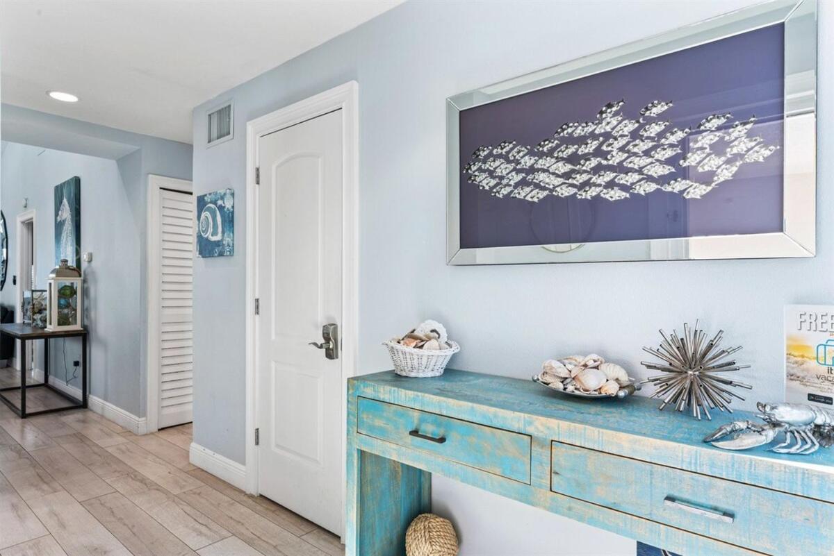 Apartment Beachside I Stunning Views Walk Everywhere