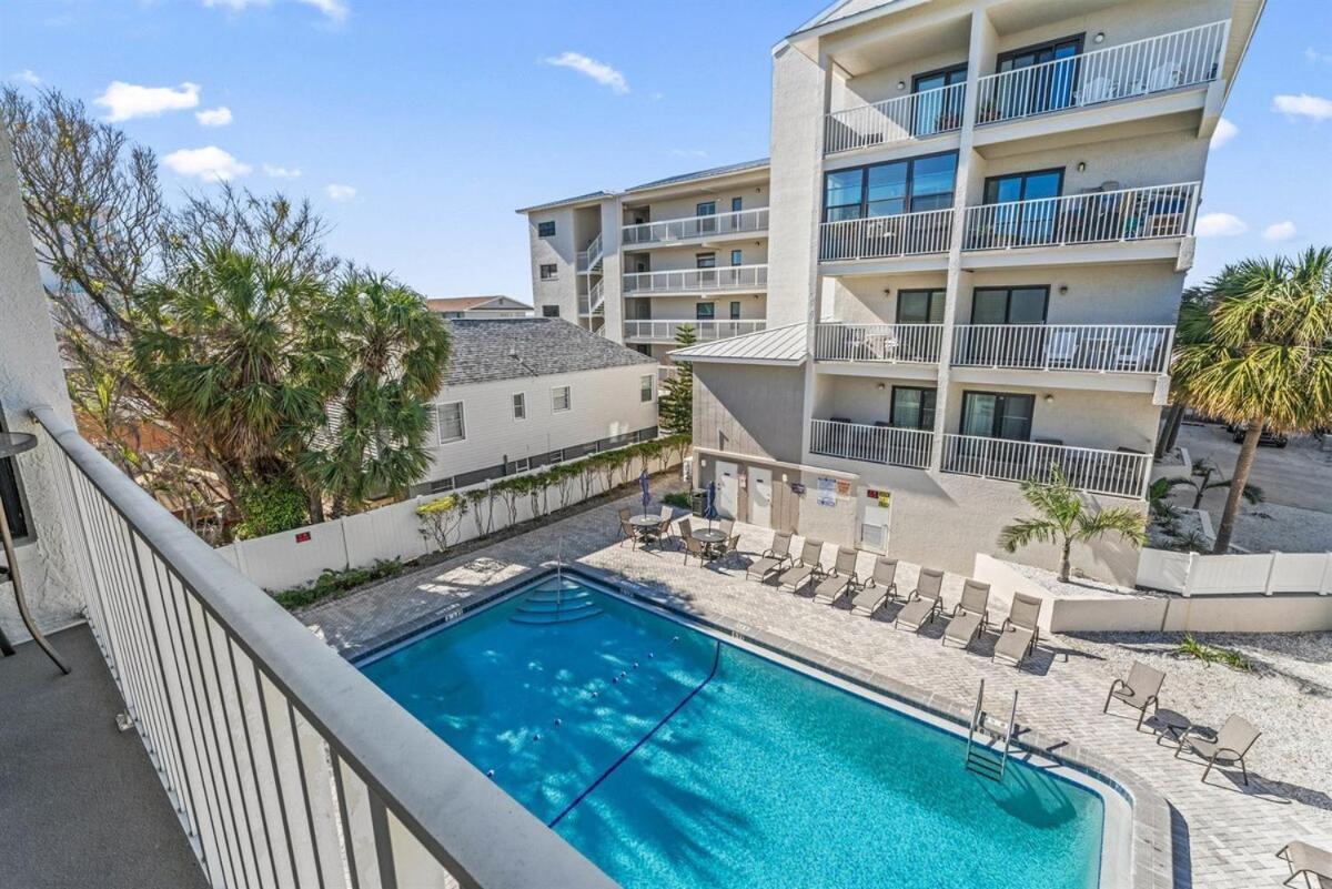 Beachside I Stunning Views Walk Everywhere Apartment *
