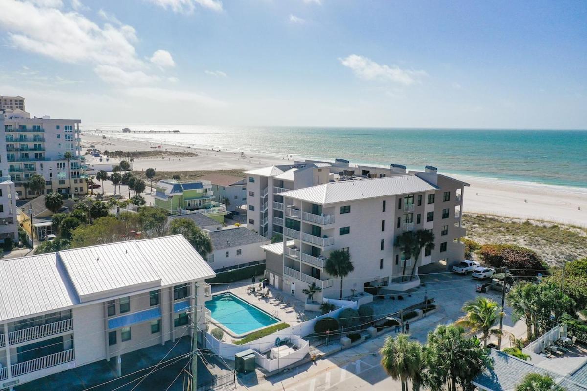 Beachside I Stunning Views Walk Everywhere Apartment *