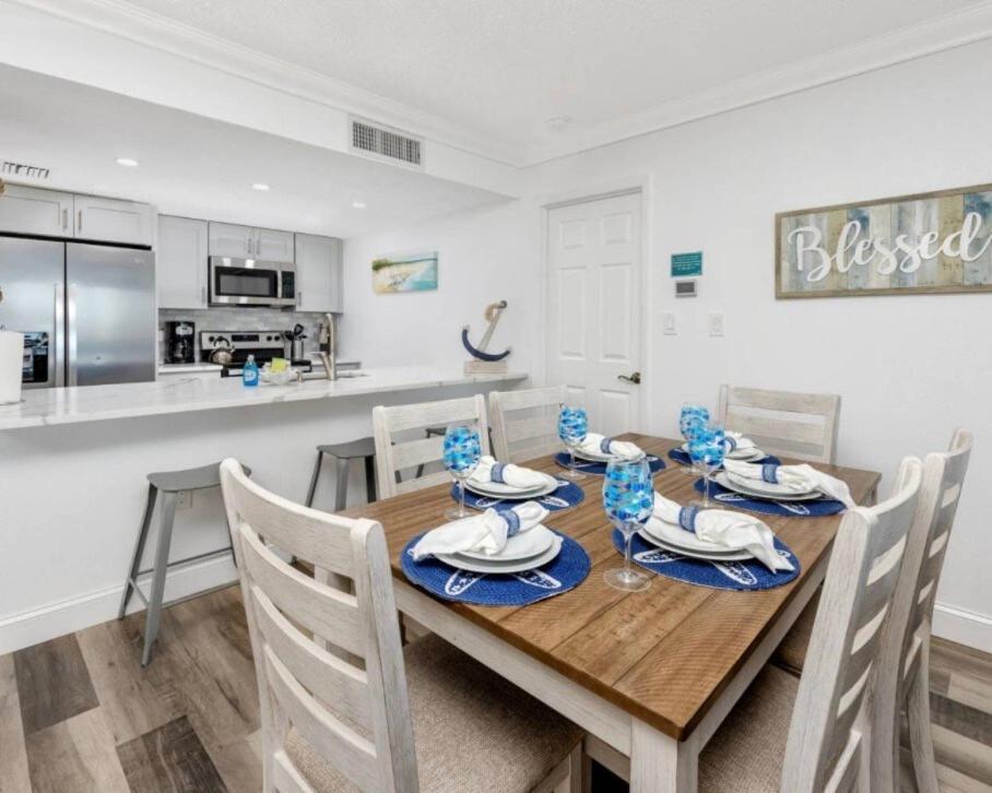 Beachfront 3-bed I Location! Stunning Sunsets Apartment
