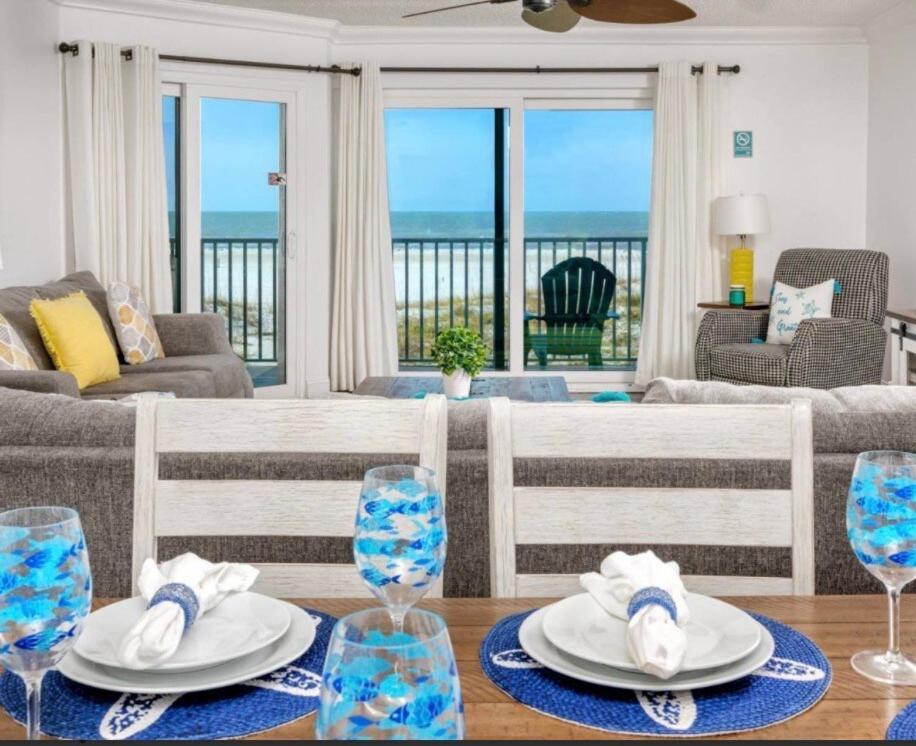 Beachfront 3-bed I Location! Stunning Sunsets Apartment *