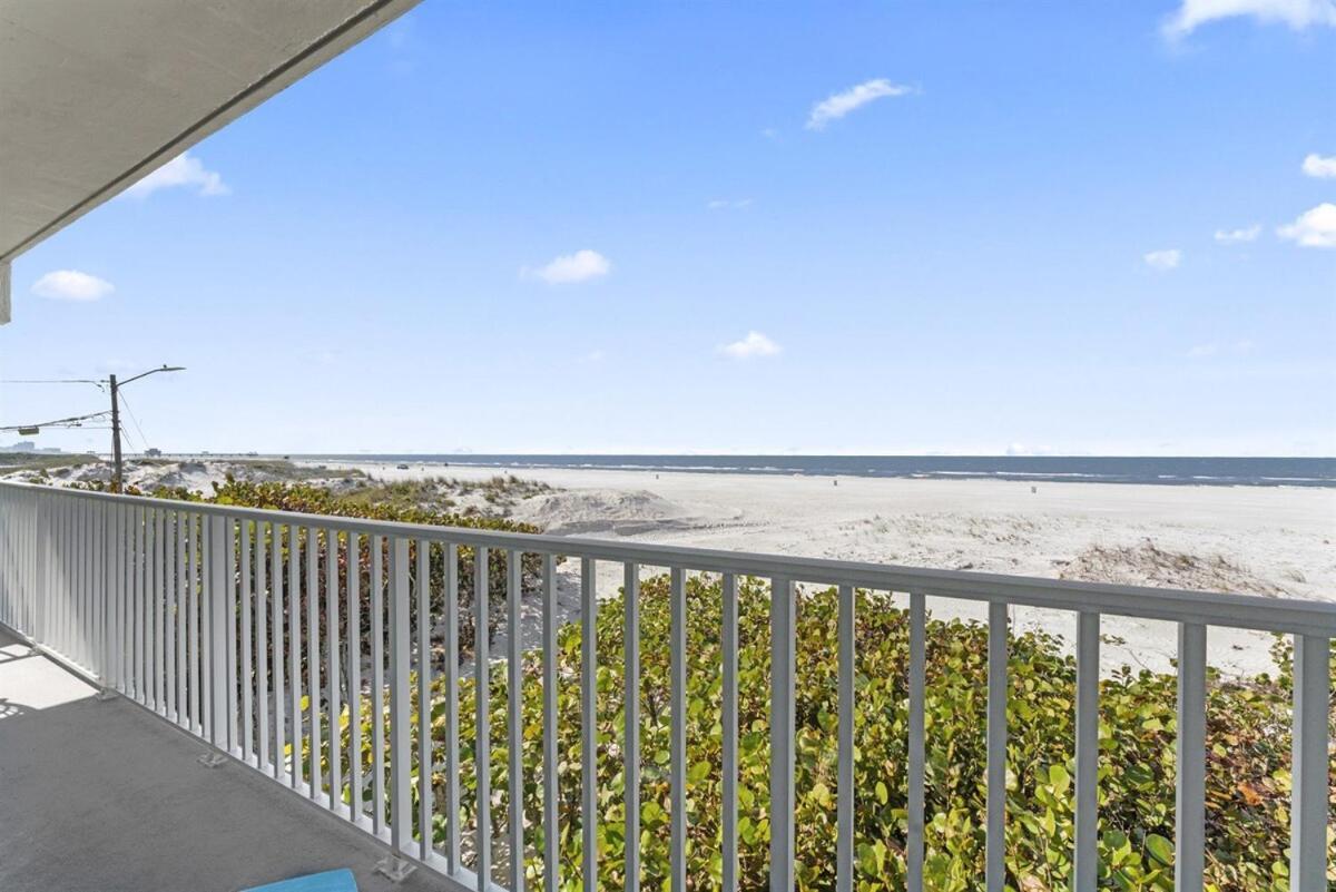Beachfront 3-bed I Location! Stunning Sunsets Apartment