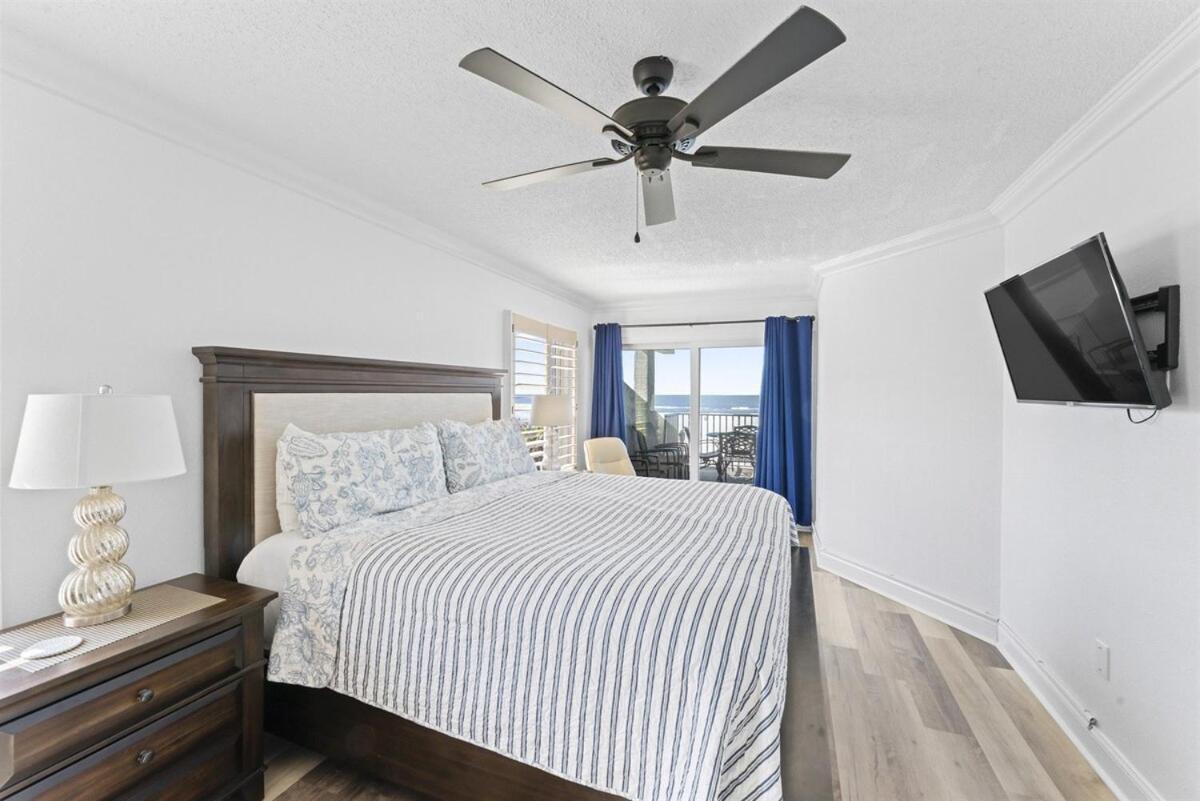Apartment Beachfront 3-bed I Location! Stunning Sunsets