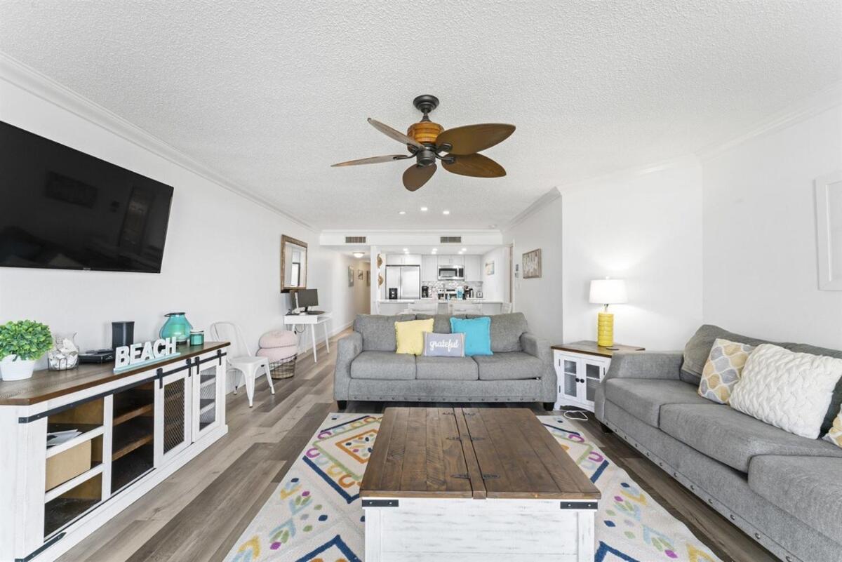 Beachfront 3-bed I Location! Stunning Sunsets Apartment