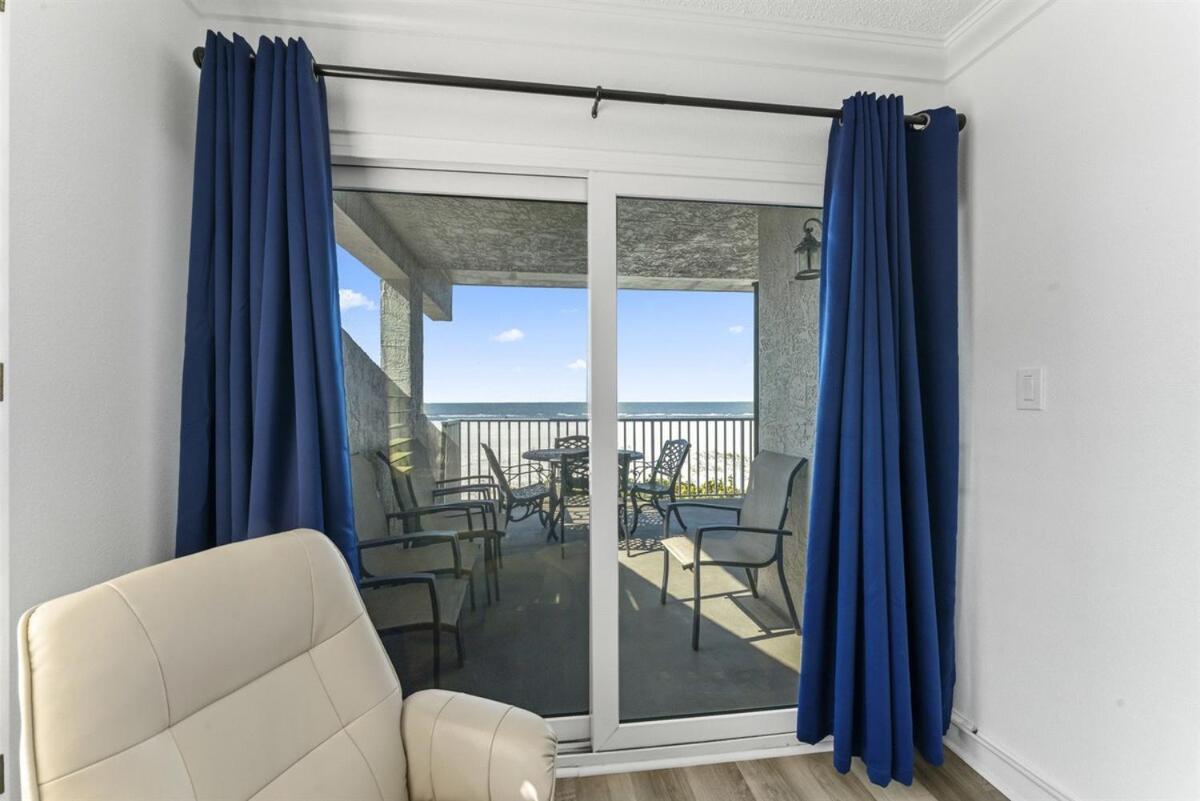Apartment Beachfront 3-bed I Location! Stunning Sunsets *