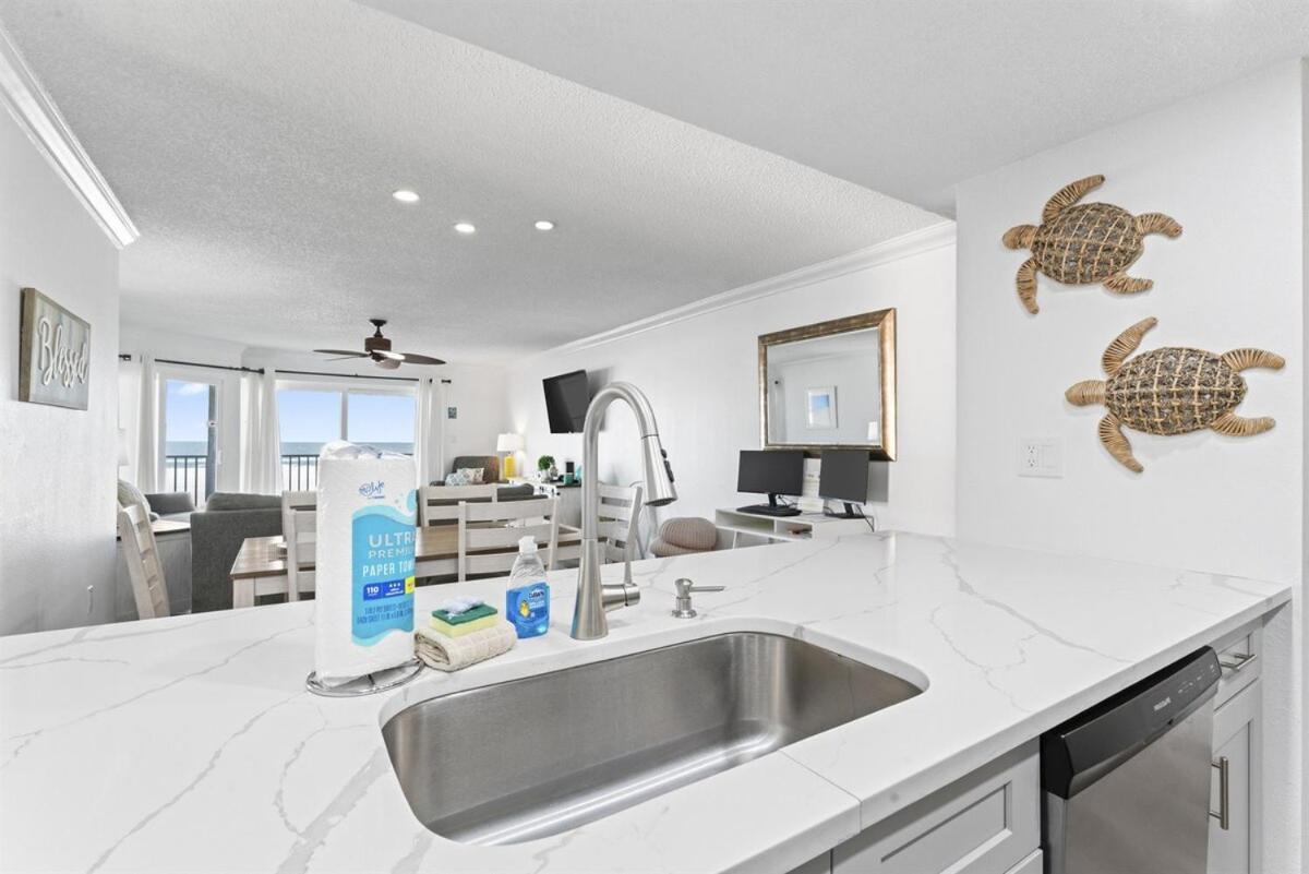 Beachfront 3-bed I Location! Stunning Sunsets Apartment Clearwater Beach
