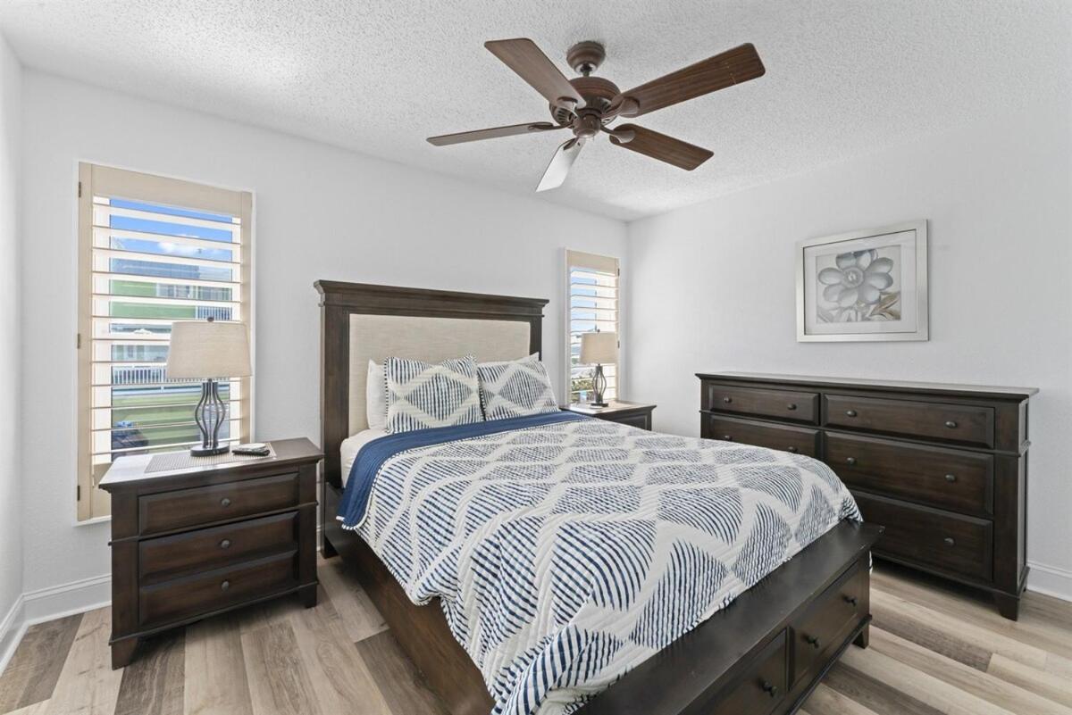 Beachfront 3-bed I Location! Stunning Sunsets Apartment