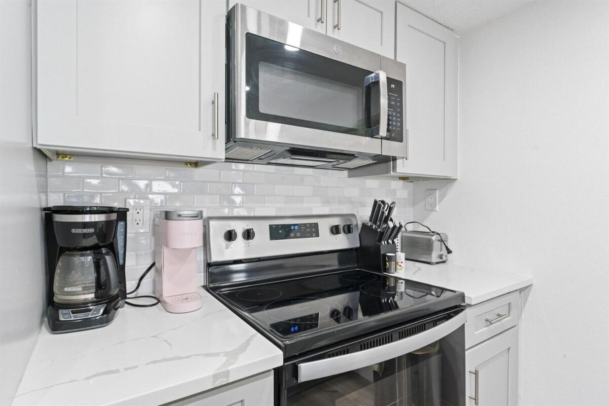 Apartment Beachfront 3-bed I Location! Stunning Sunsets Clearwater Beach