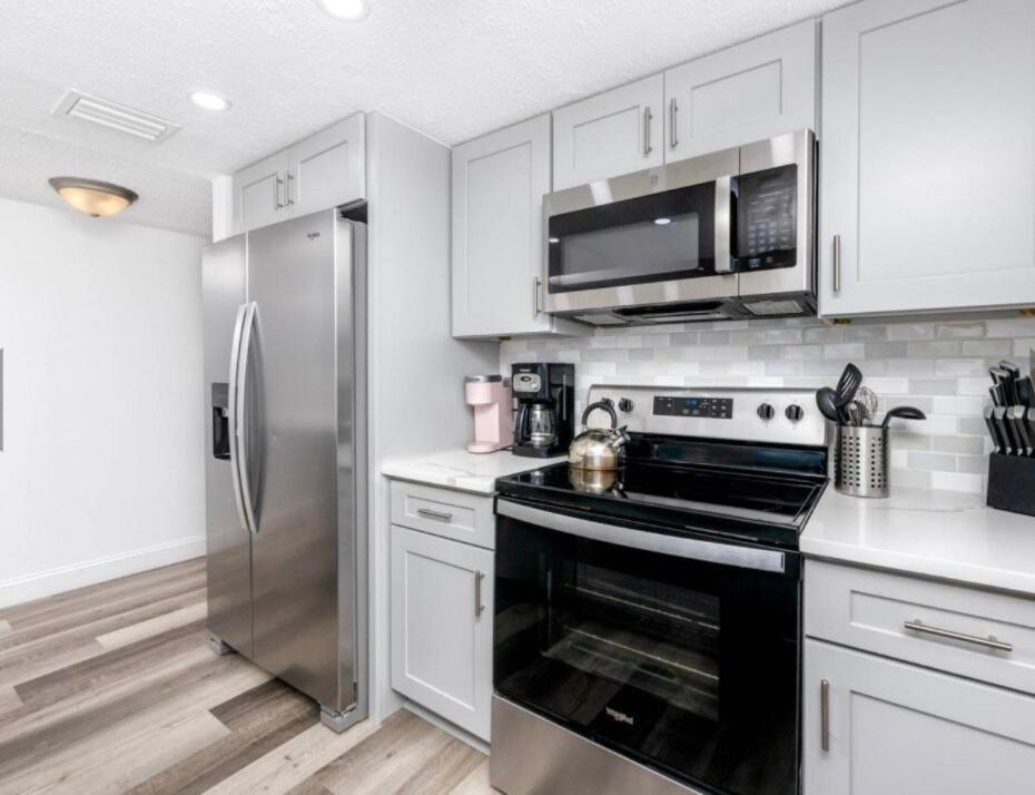 Apartment Beachfront 3-bed I Location! Stunning Sunsets Clearwater Beach