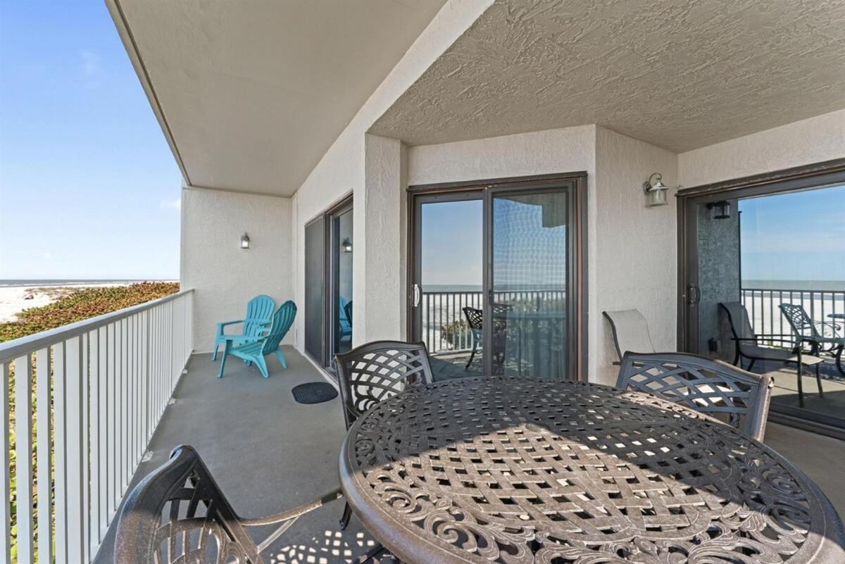 Beachfront 3-bed I Location! Stunning Sunsets