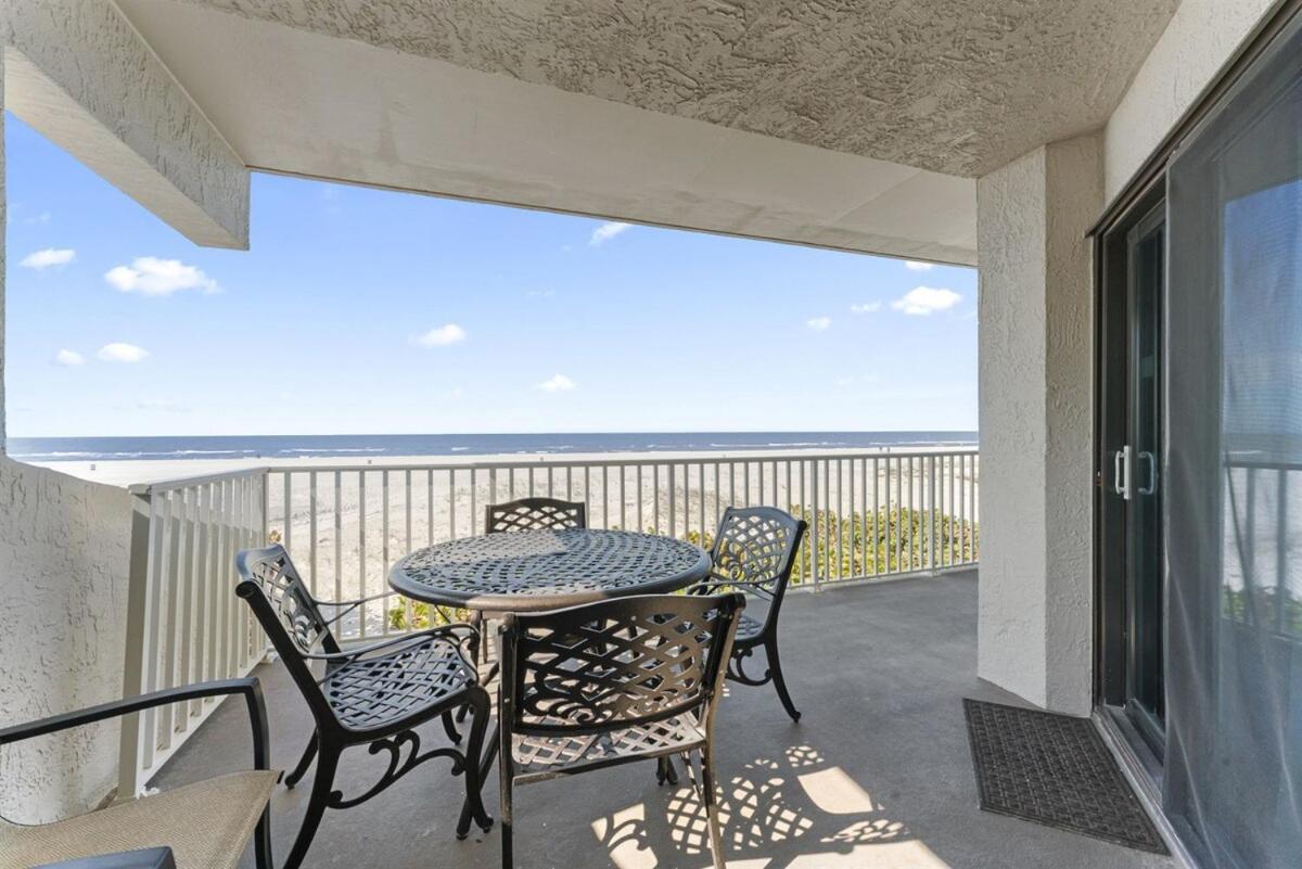 Apartment Beachfront 3-bed I Location! Stunning Sunsets *