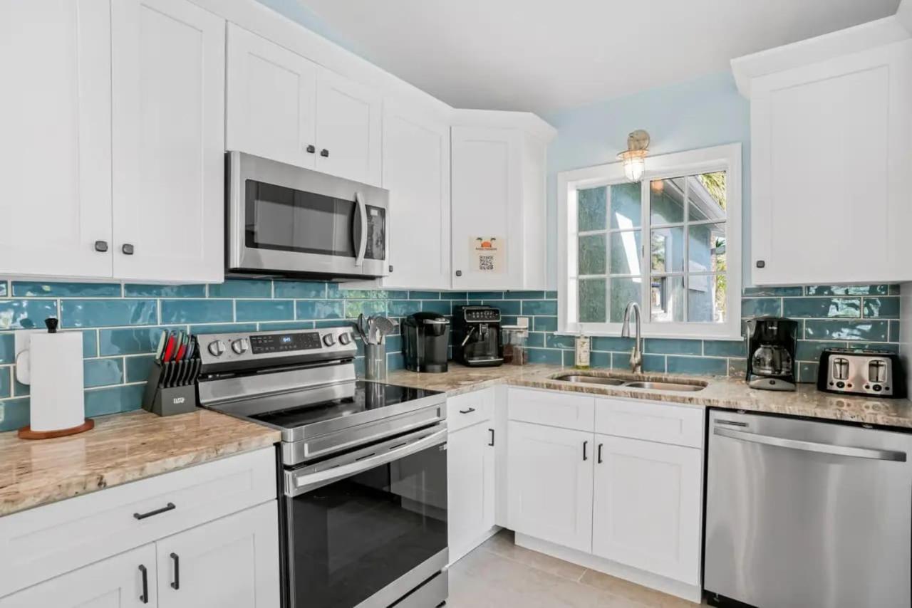Waterfront Pool Walk To Golf Cart Sleeps 12 *