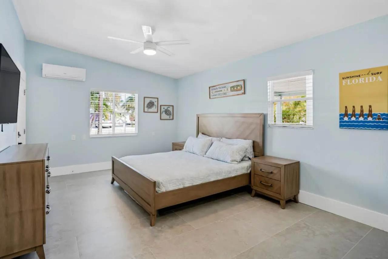 Waterfront Pool Walk To Golf Cart Sleeps 12 Holiday home *