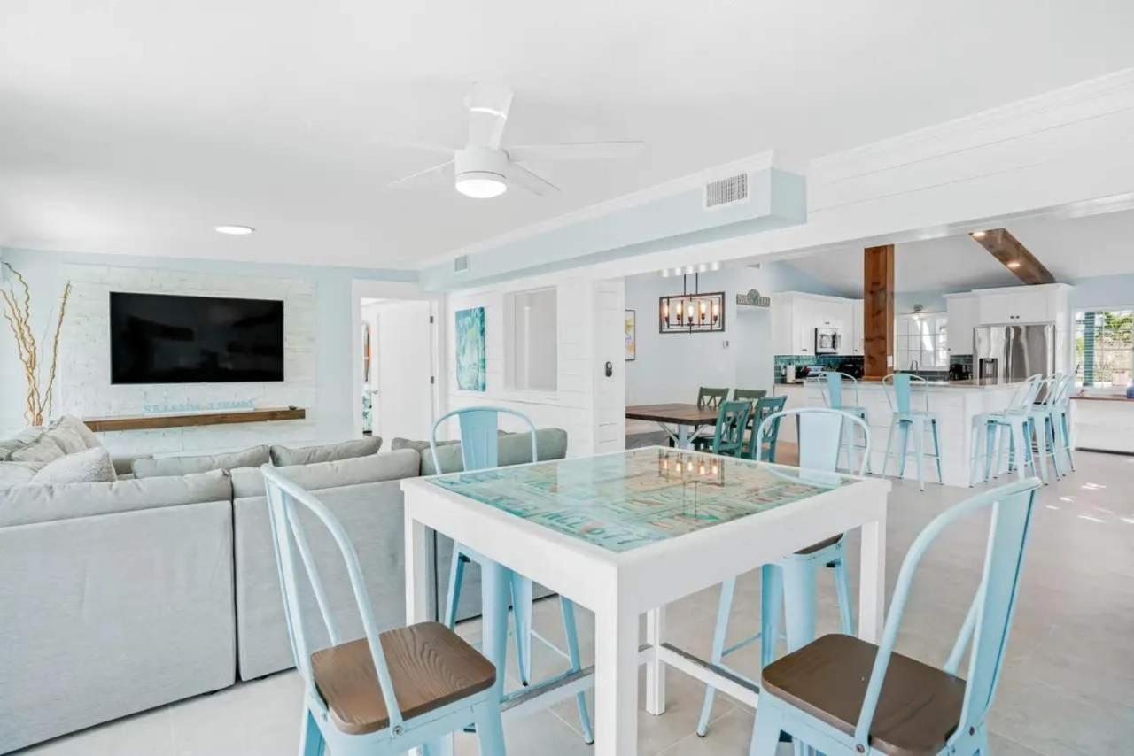 Holiday home Waterfront Pool Walk To Golf Cart Sleeps 12 *