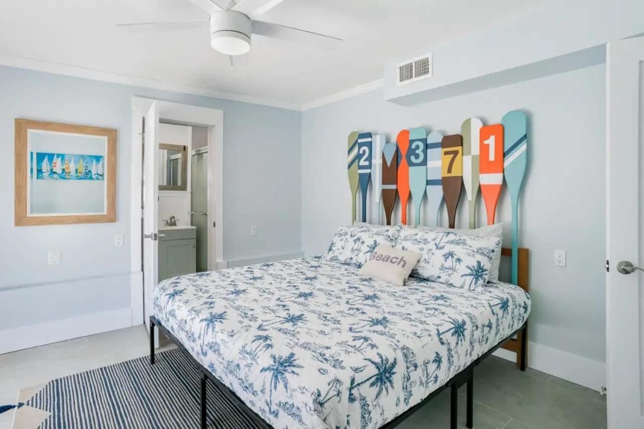 Waterfront Pool Walk To Golf Cart Sleeps 12