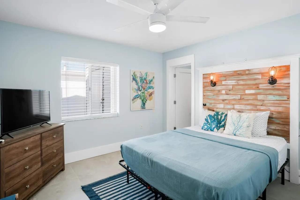 Waterfront Pool Walk To Golf Cart Sleeps 12 Clearwater Beach