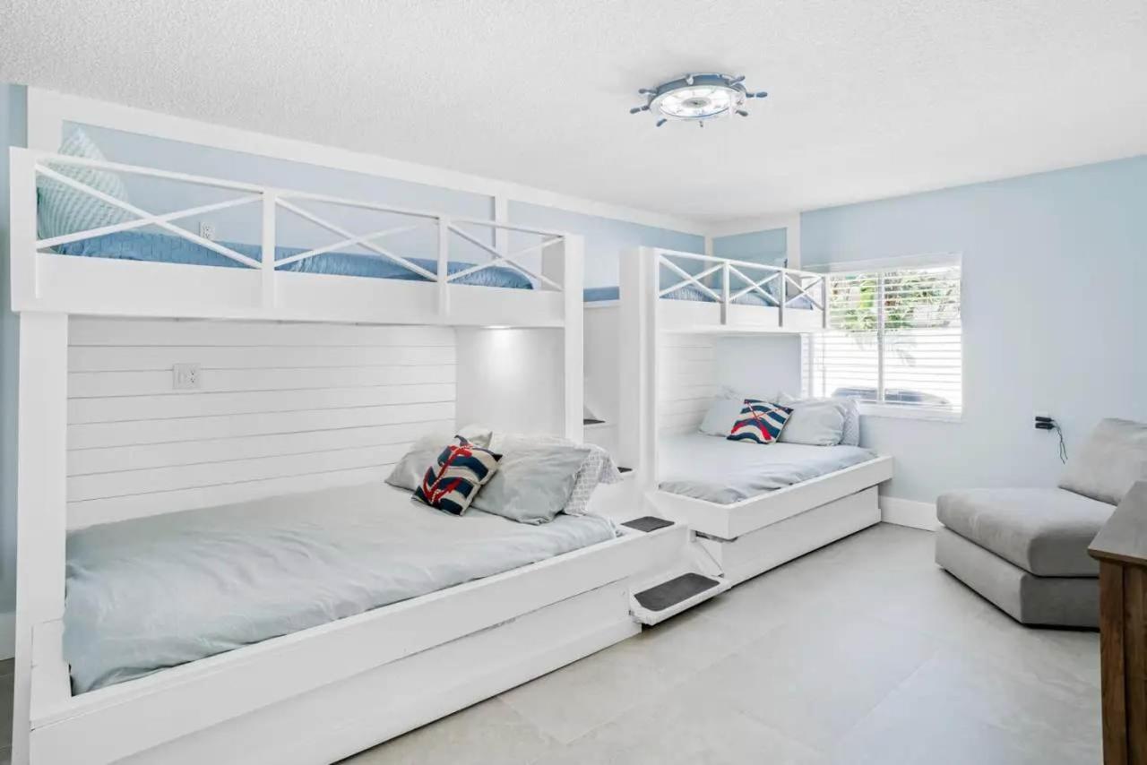 Waterfront Pool Walk To Golf Cart Sleeps 12 Holiday home