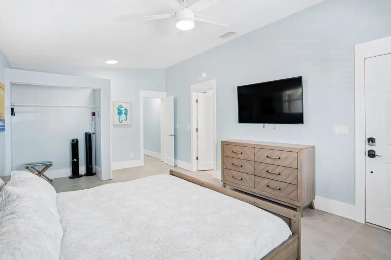 Waterfront Pool Walk To Golf Cart Sleeps 12 * Clearwater Beach