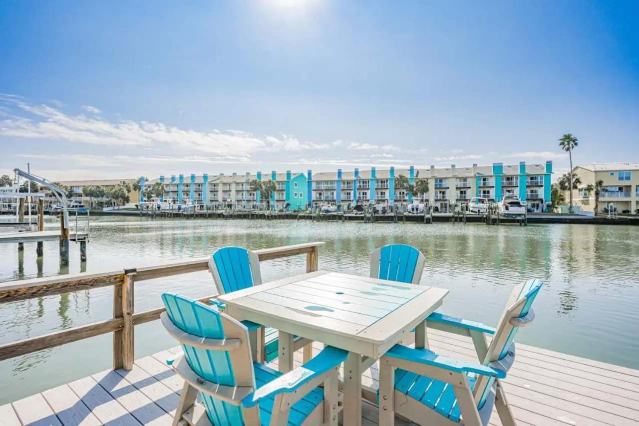 Holiday home Waterfront Pool Walk To Golf Cart Sleeps 12