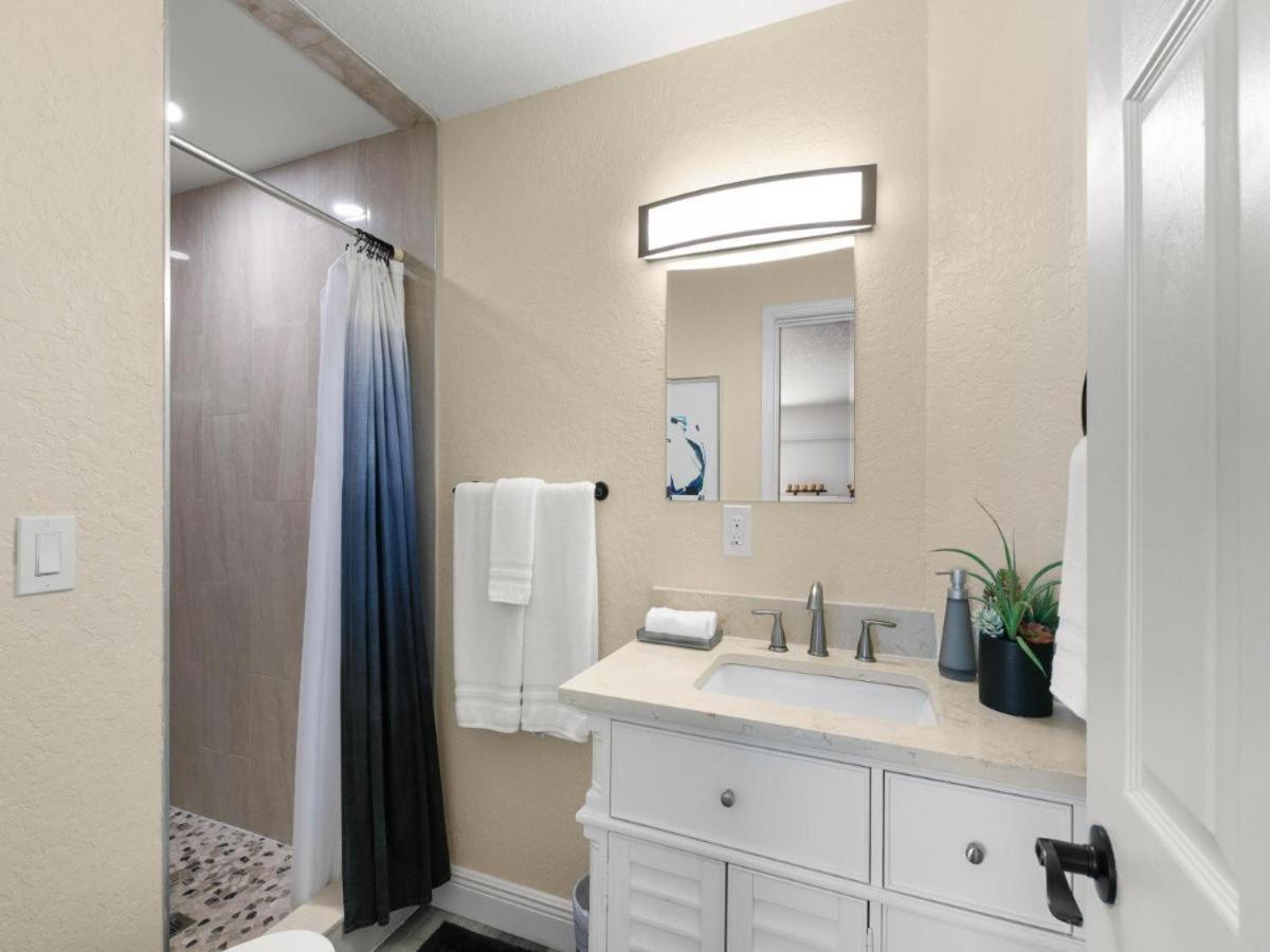 Getaway! 5min Walk To The Beach! Gulf & Bay Views Apartment Clearwater Beach