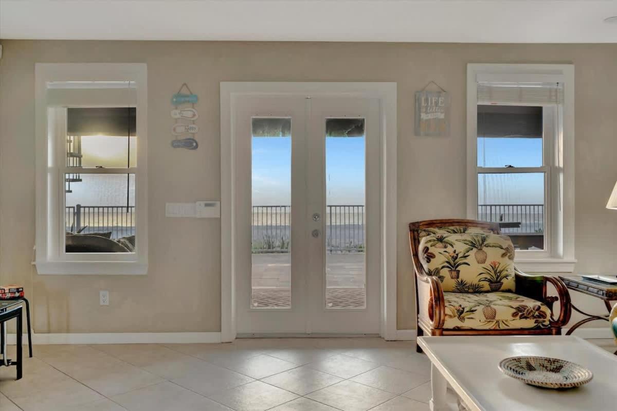 Apartment Stones Throw Beachfront Family #3 Views