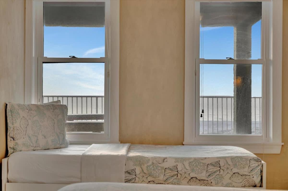 Apartment Stones Throw Beachfront Family #3 Views