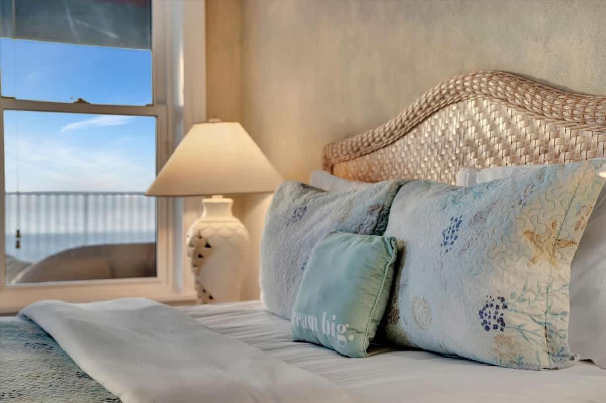 Stones Throw Beachfront Family #3 Views *