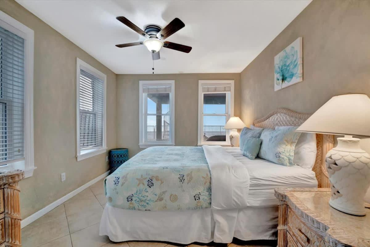 Stones Throw Beachfront Family #3 Views Apartment