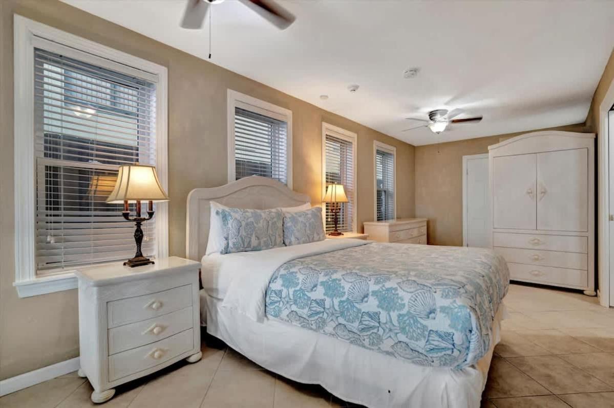Stones Throw Beachfront Family #3 Views Clearwater Beach