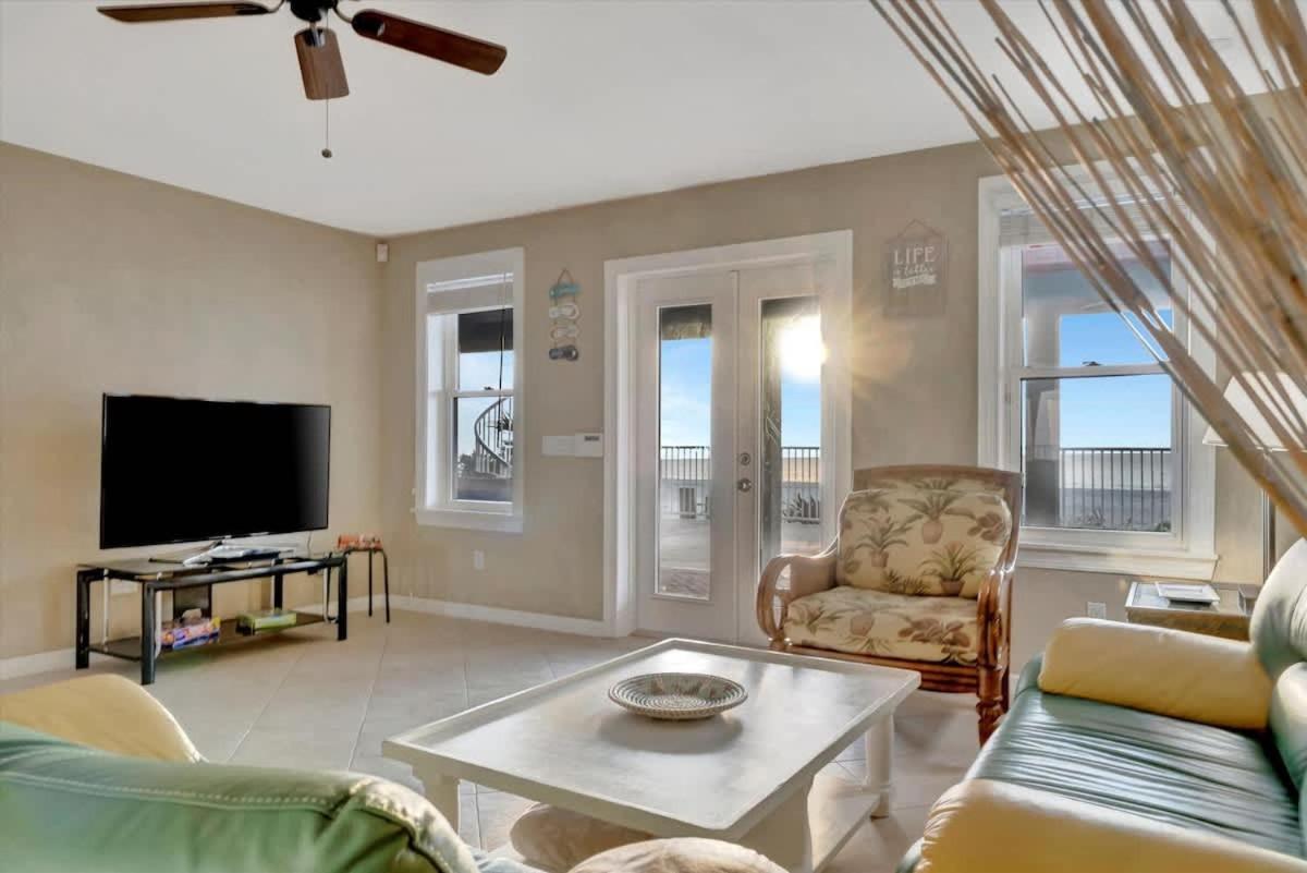 Apartment Stones Throw Beachfront Family #3 Views *