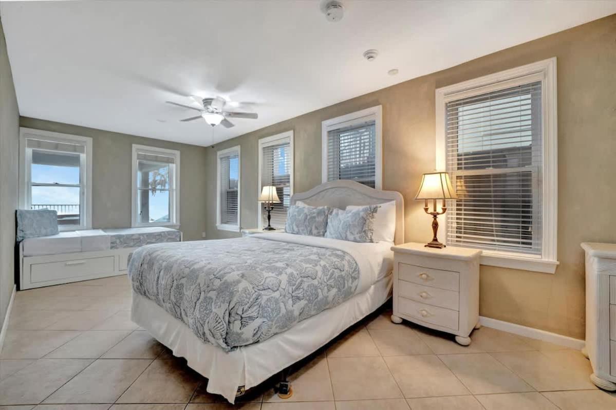 Stones Throw Beachfront Family #3 Views Clearwater Beach