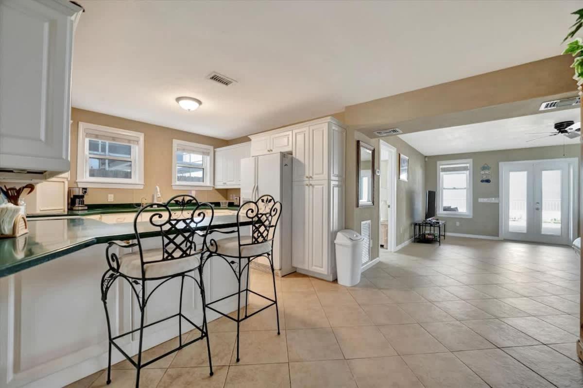 Stones Throw Beachfront Family #3 Views Apartment Clearwater Beach