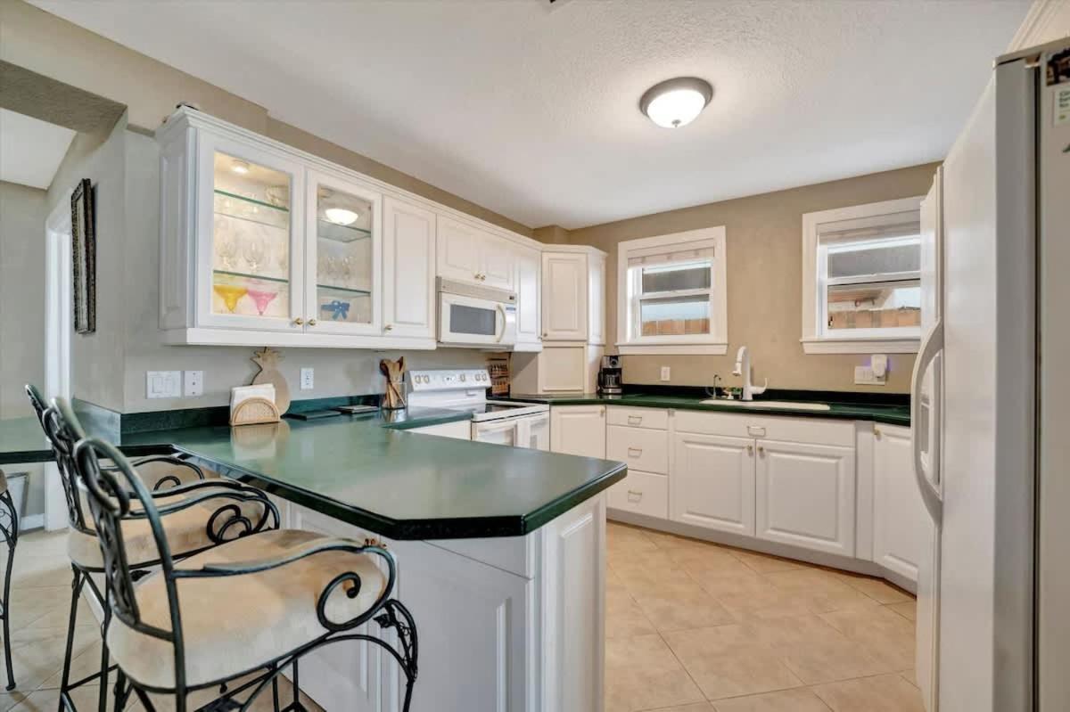 Apartment Stones Throw Beachfront Family #3 Views