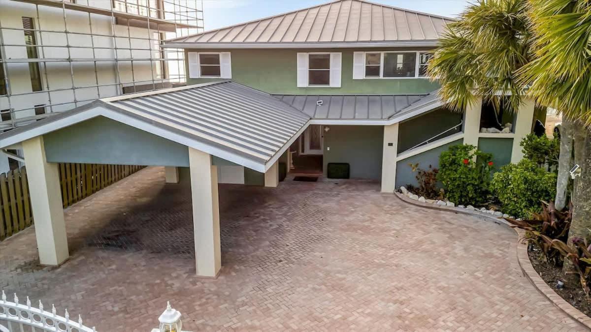 Stones Throw Beachfront Family #3 Views Apartment *