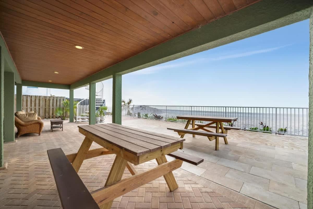 Stones Throw Beachfront Family #3 Views Apartment *