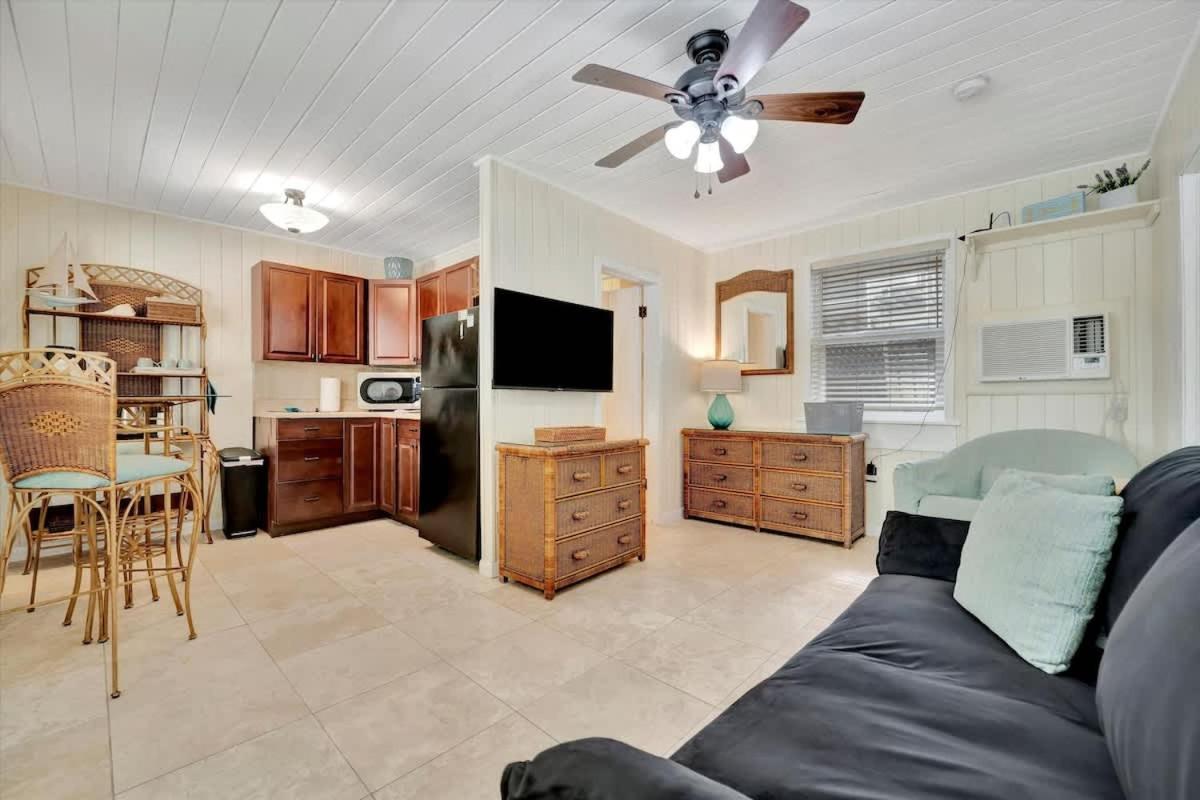 Apartment Stones Throw Beachside #2 At The *