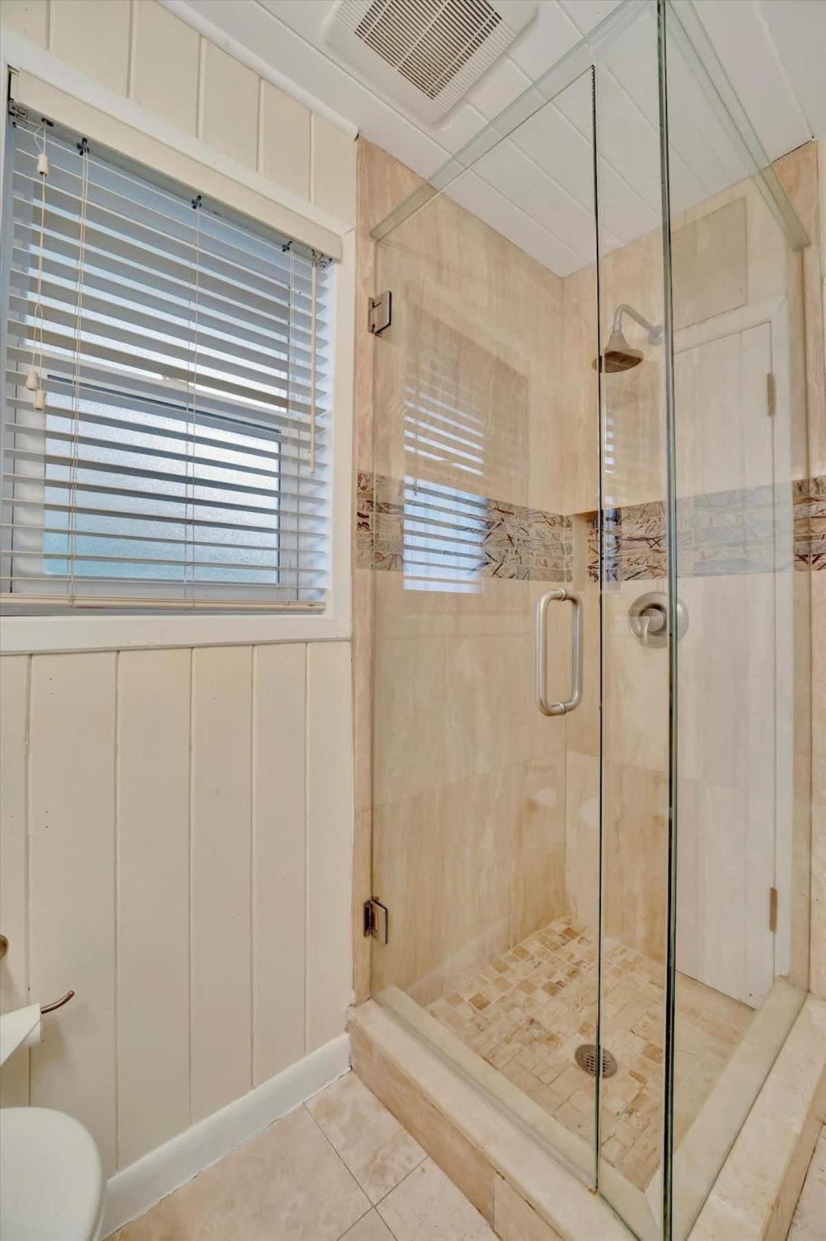 Apartment Stones Throw Beachside #2 At The