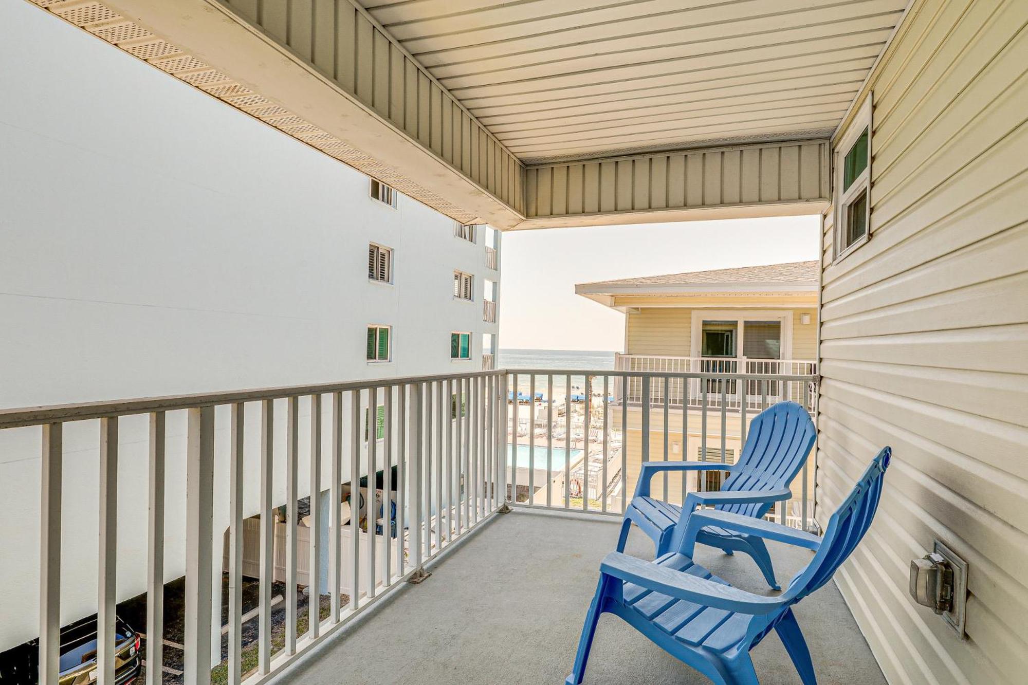 Holiday home Beachfront Indian Shores Townhome With Pool!