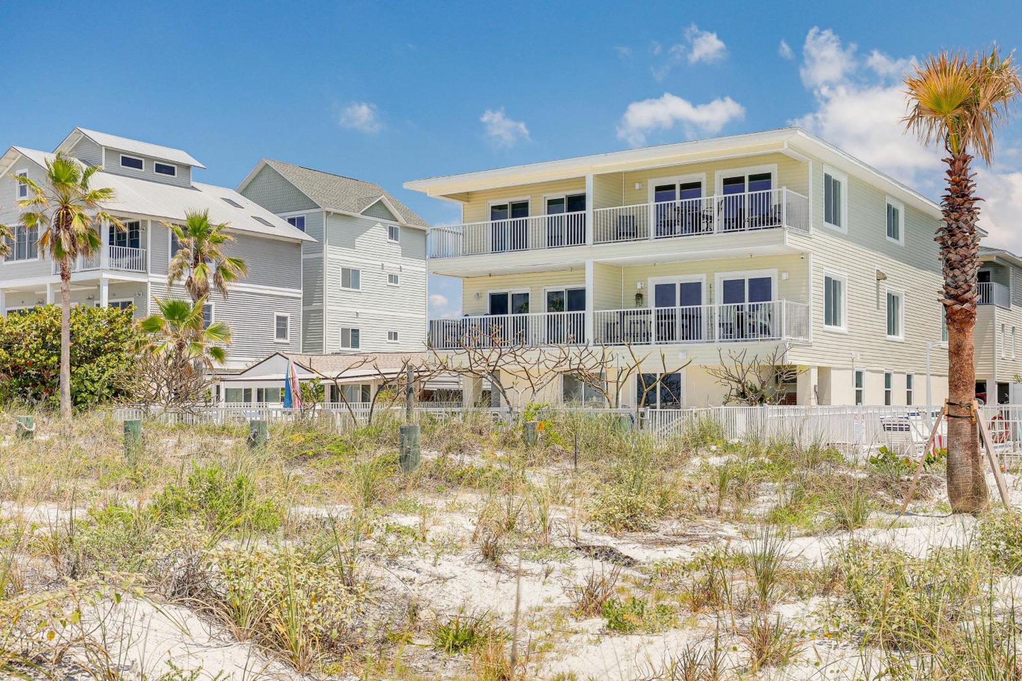 Holiday home Beachfront Indian Shores Townhome With Pool! *