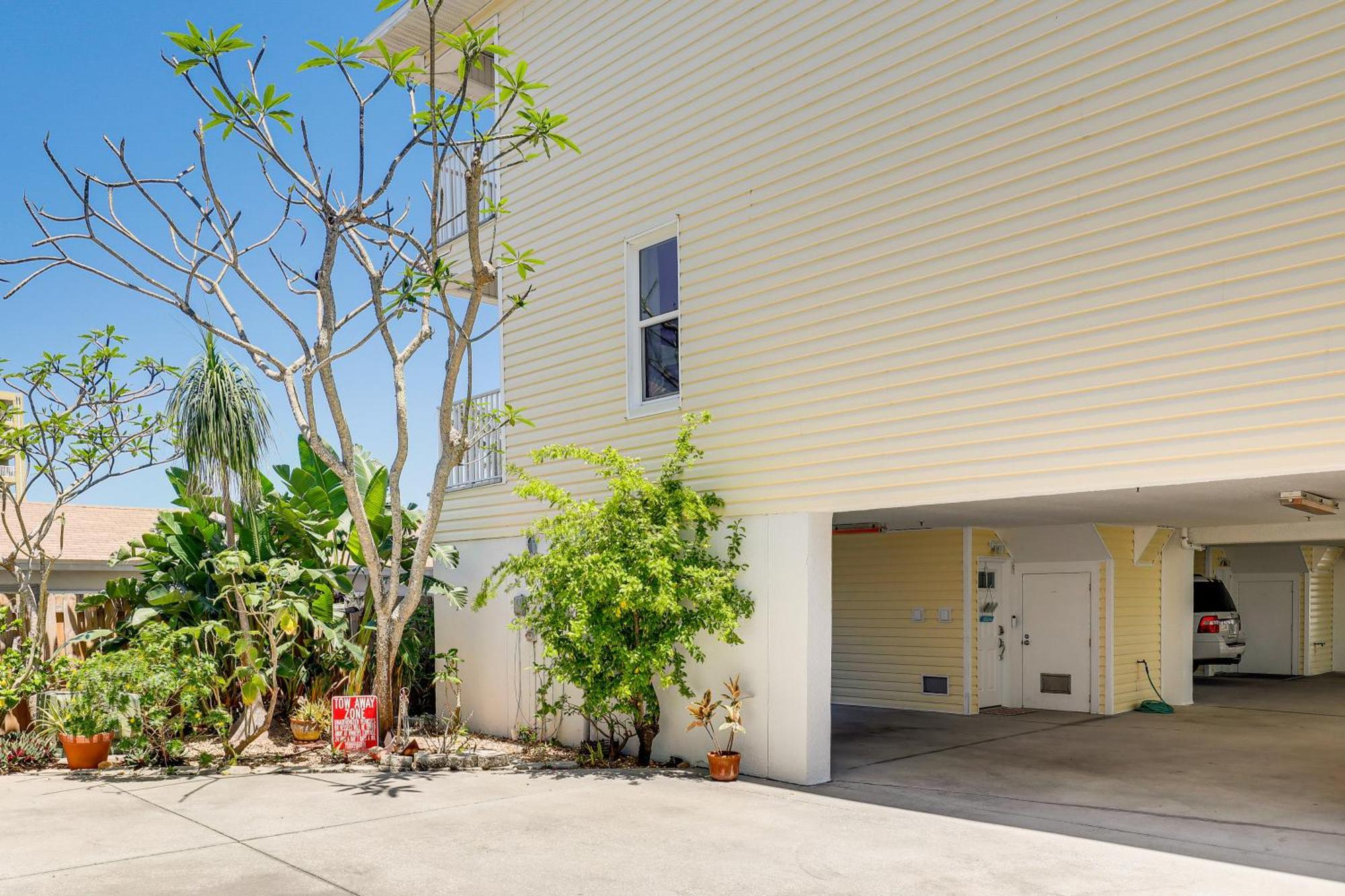 Beachfront Indian Shores Townhome With Pool! Holiday home *