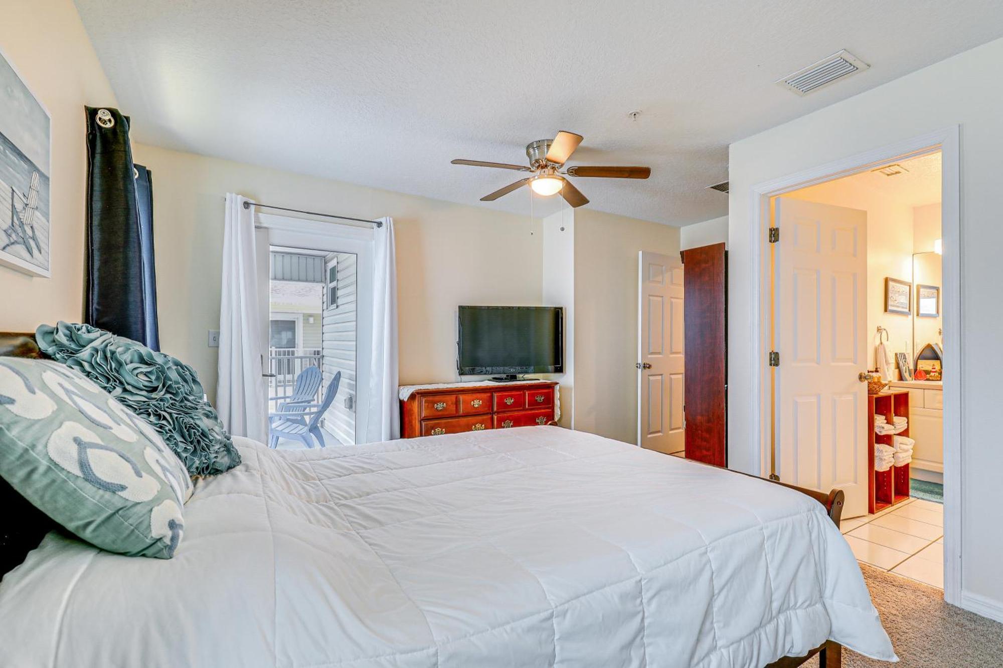 Beachfront Indian Shores Townhome With Pool! Holiday home *