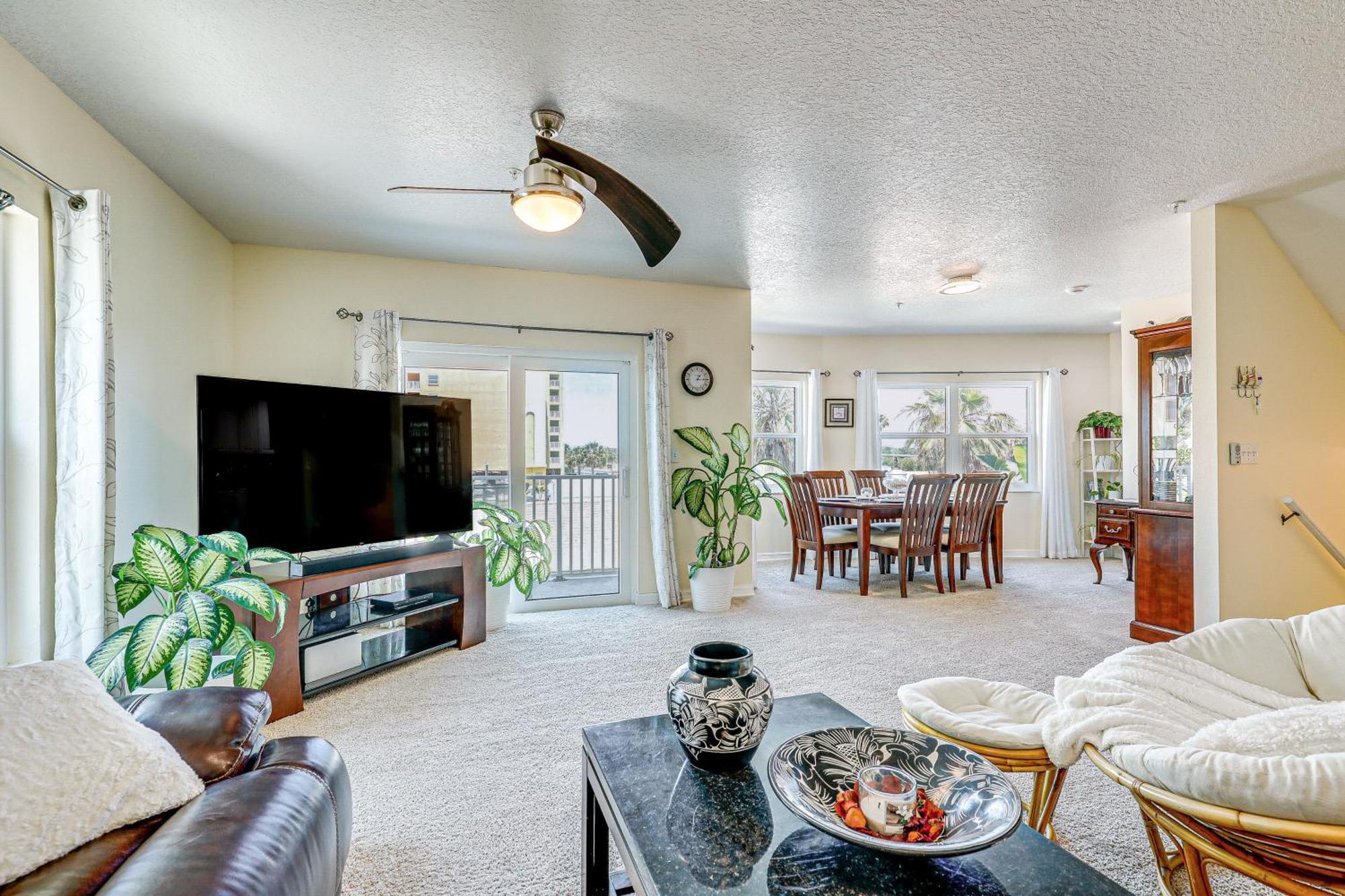 Holiday home Beachfront Indian Shores Townhome With Pool! Clearwater Beach