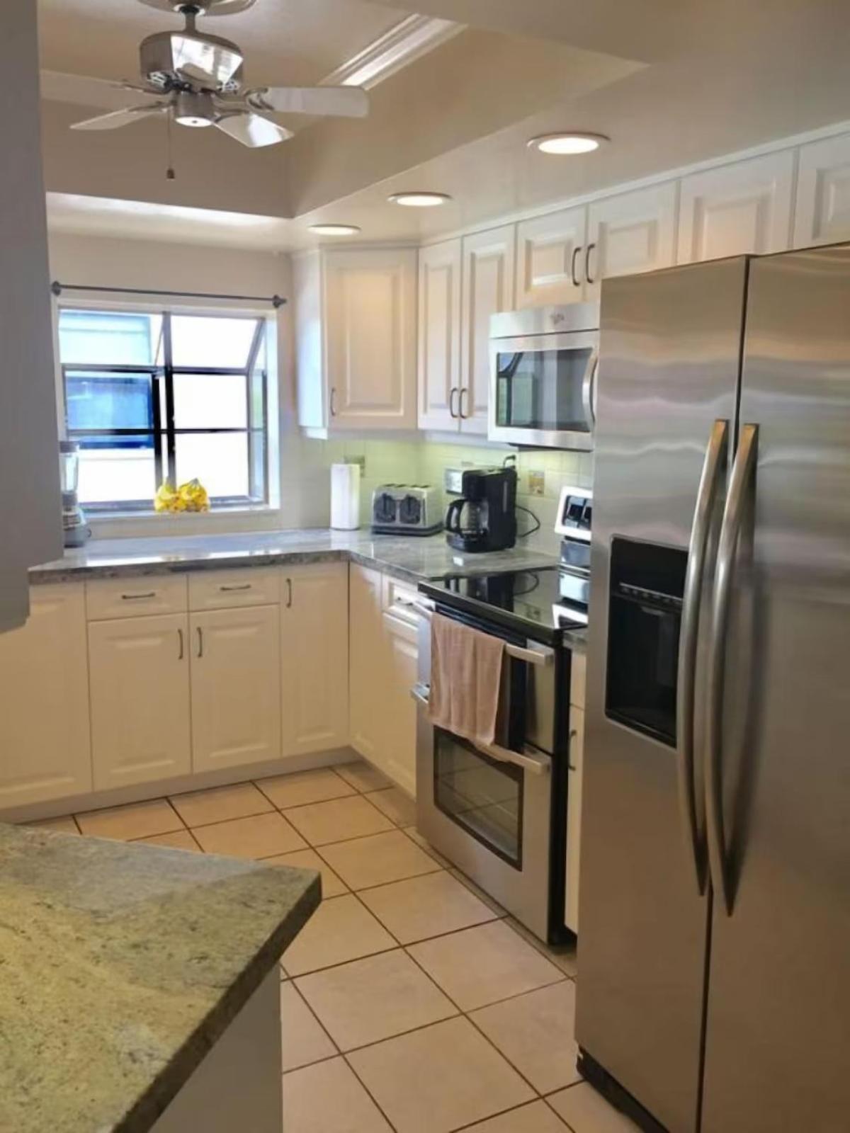 Blue Haven - Waterfront, Heated Pool, Bay Apartment *