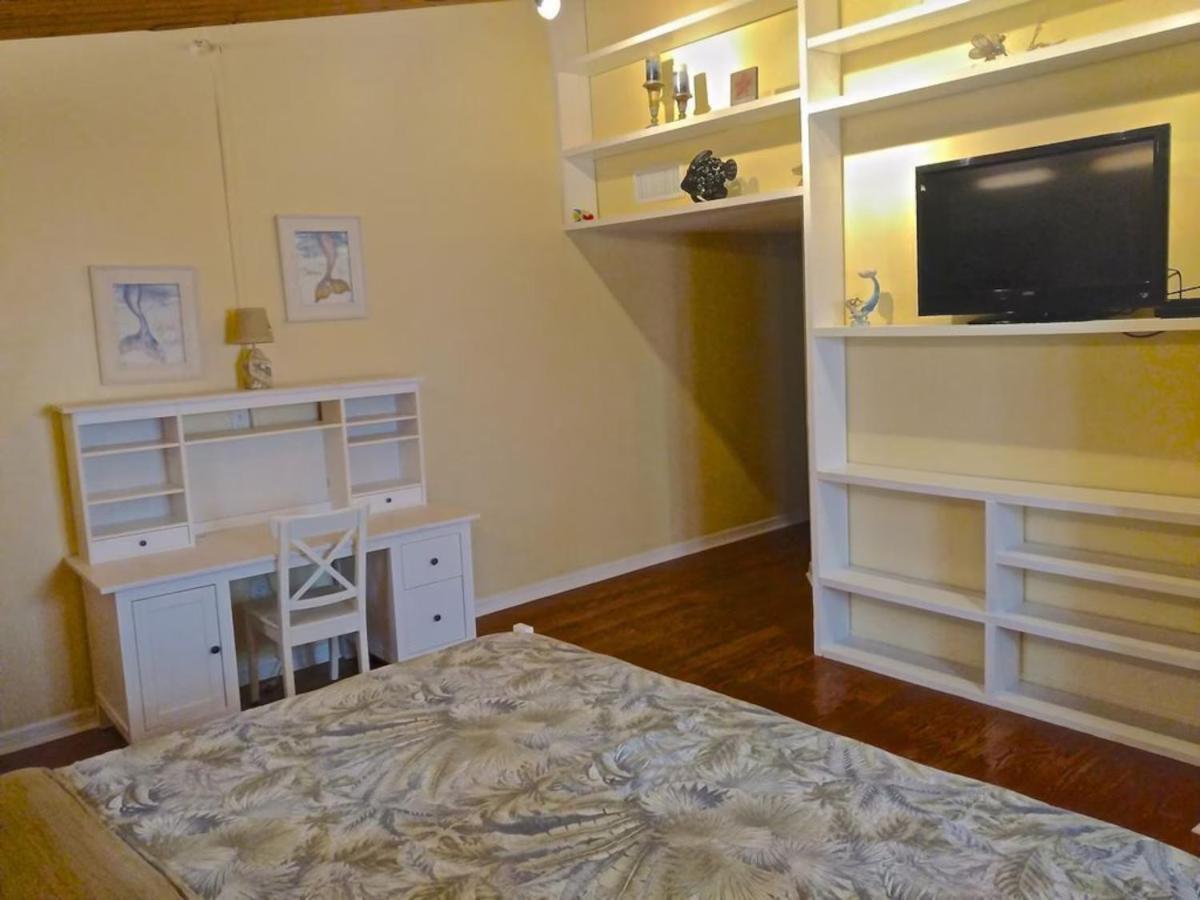 Blue Haven - Waterfront, Heated Pool, Bay Apartment