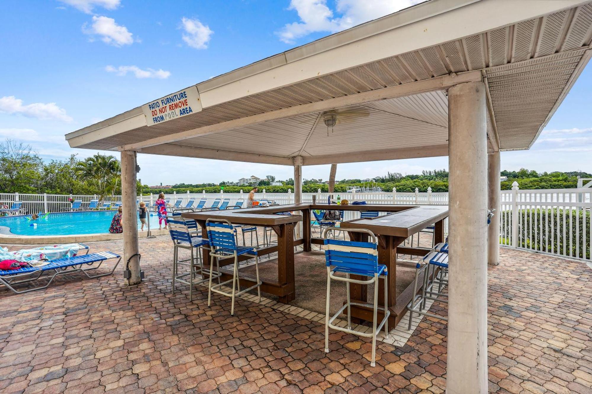 Bayshore Yacht & Tennis 806